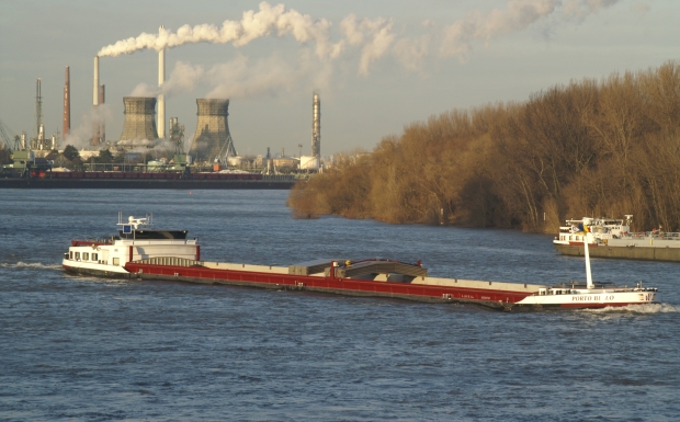 Binnenschiff Rhein Kraftwerk 620