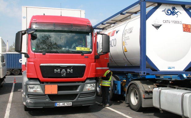 Kontrolle LKW Gefahrgut 620