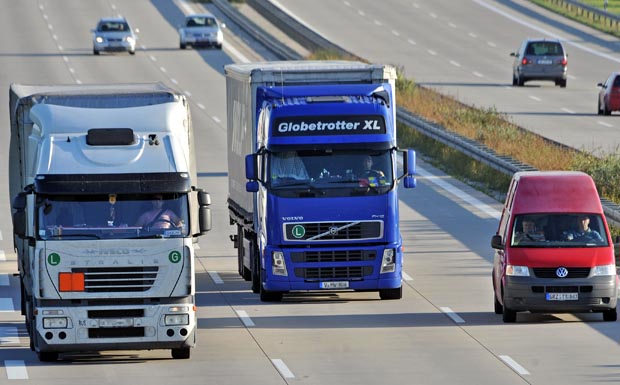 Lkw auf Autobahn 