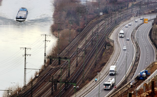 Straße Schiene Binnenschiff 620