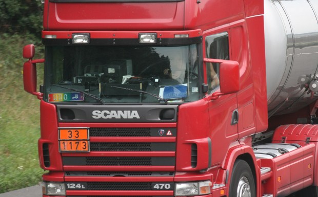 Tankfahrzeug LKW Gefahrgut Klasse 3 620