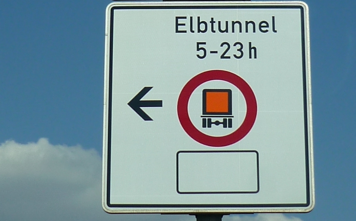 Elbtunnel Schild Gefahrgut 1200