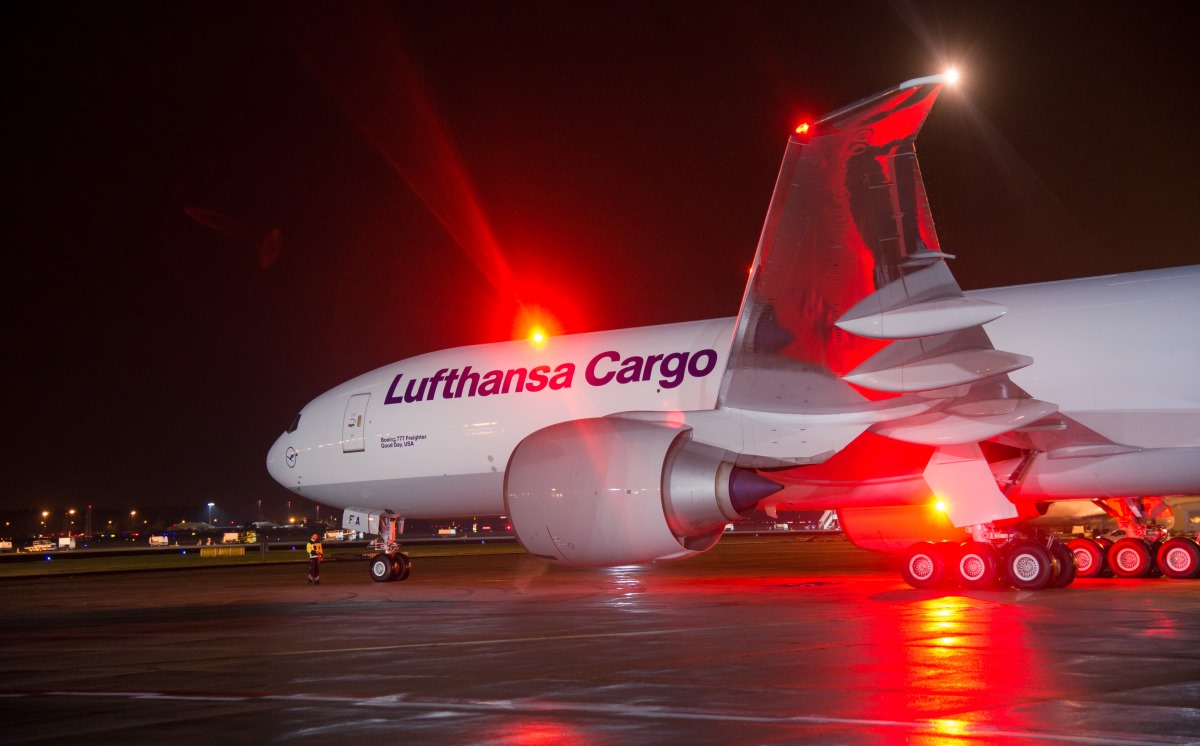 Flugzeug Lufthansa Cargo 1200