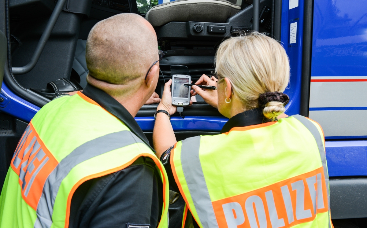 Polizeikontrolle LKW 1200