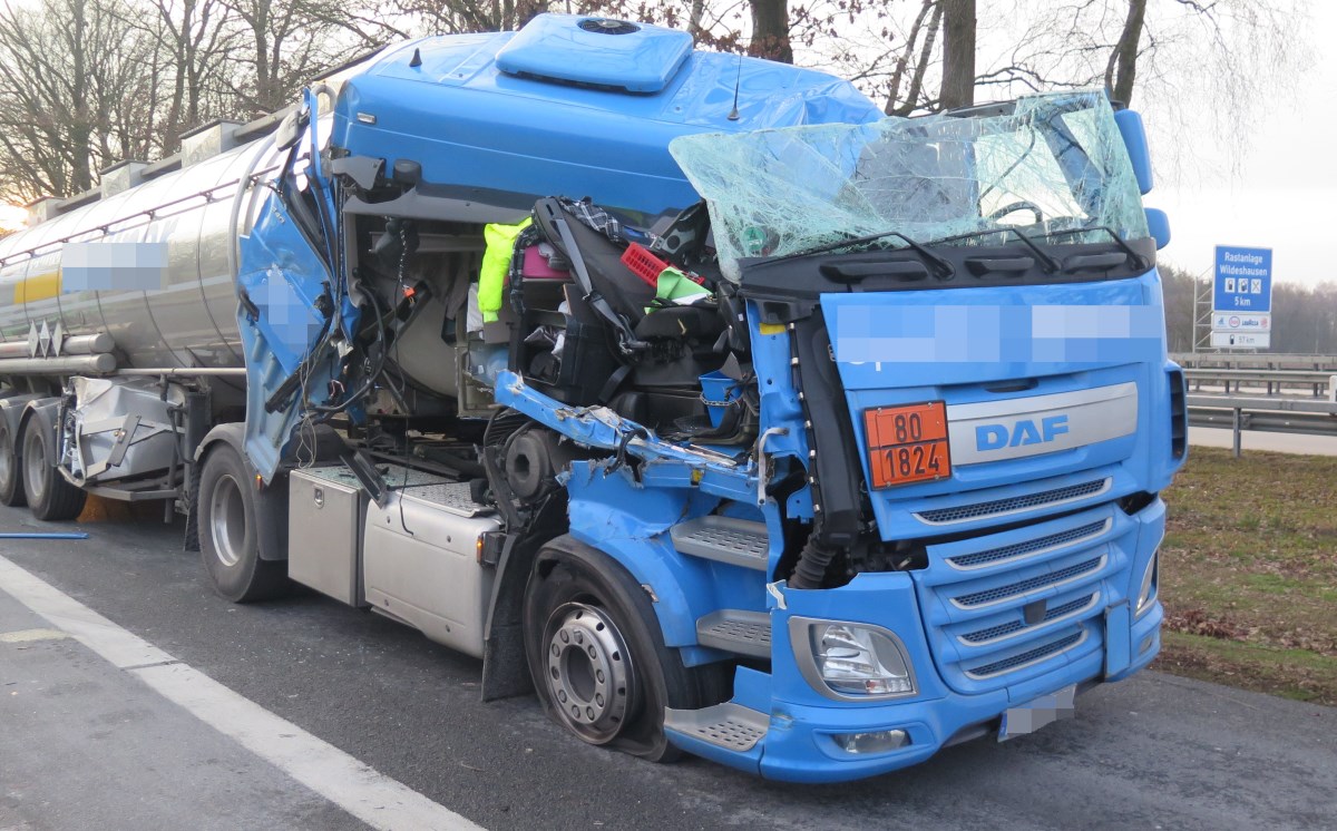 Unfall Tank Klasse 8 ätzend LKW 1200