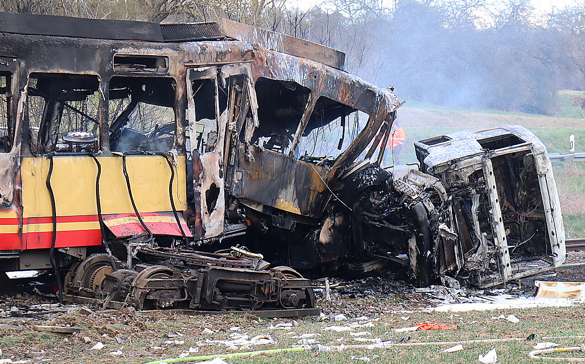 Unfall Tanklaster Straßenbahn